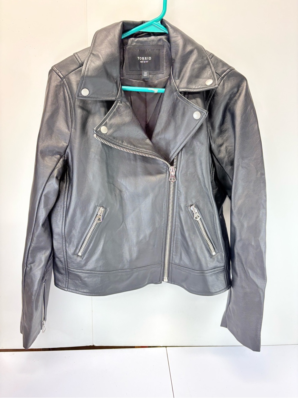 Torrid Size 00 M Black Faux Leather Moto Jacket Asymmetric Zip Biker Coat
